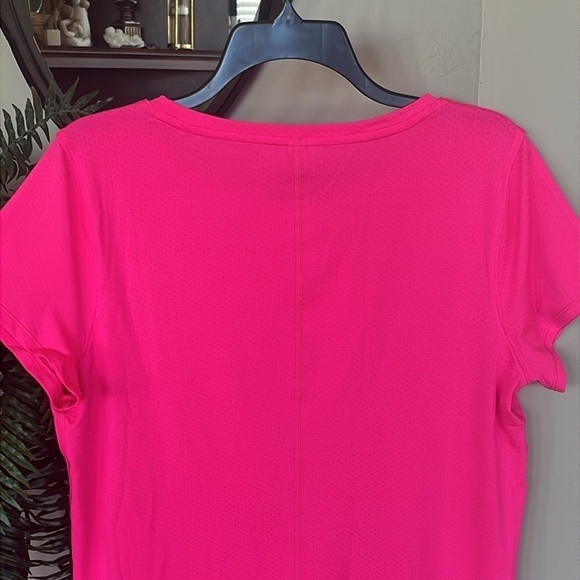 Brand New Under Armour Heatgear Fitted Short Sleeve Top Bright Pink Gym Shirt - Picture 9 of 12